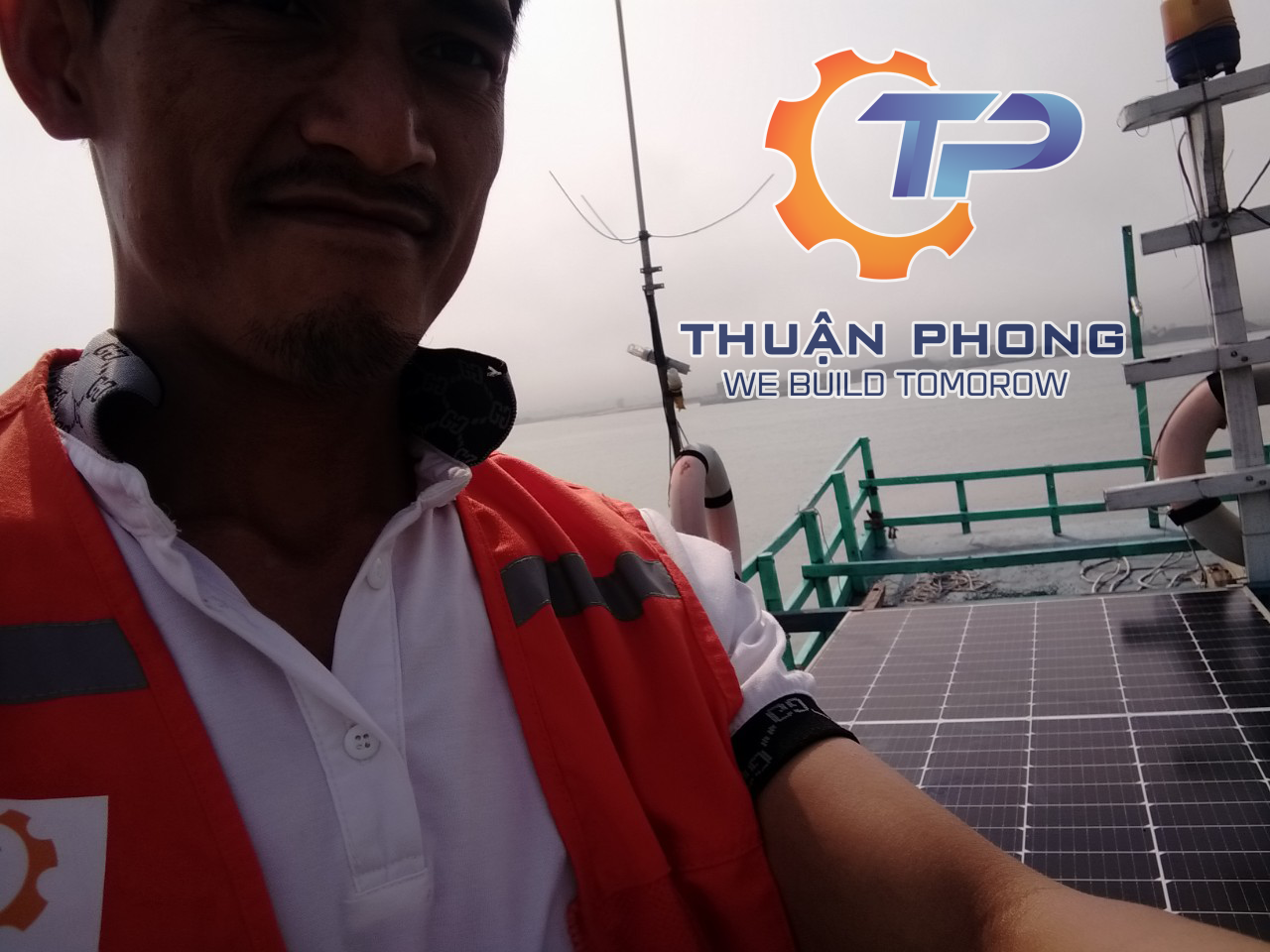 Điện mặt trời tàu cá